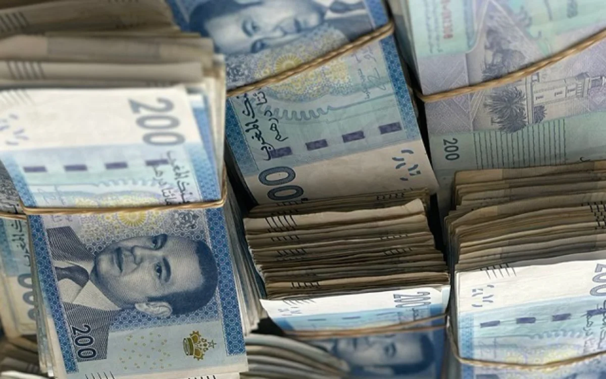 1,6 millones de dírhams robados : el intento fallido de robo de un empleado bancario desenmascarado