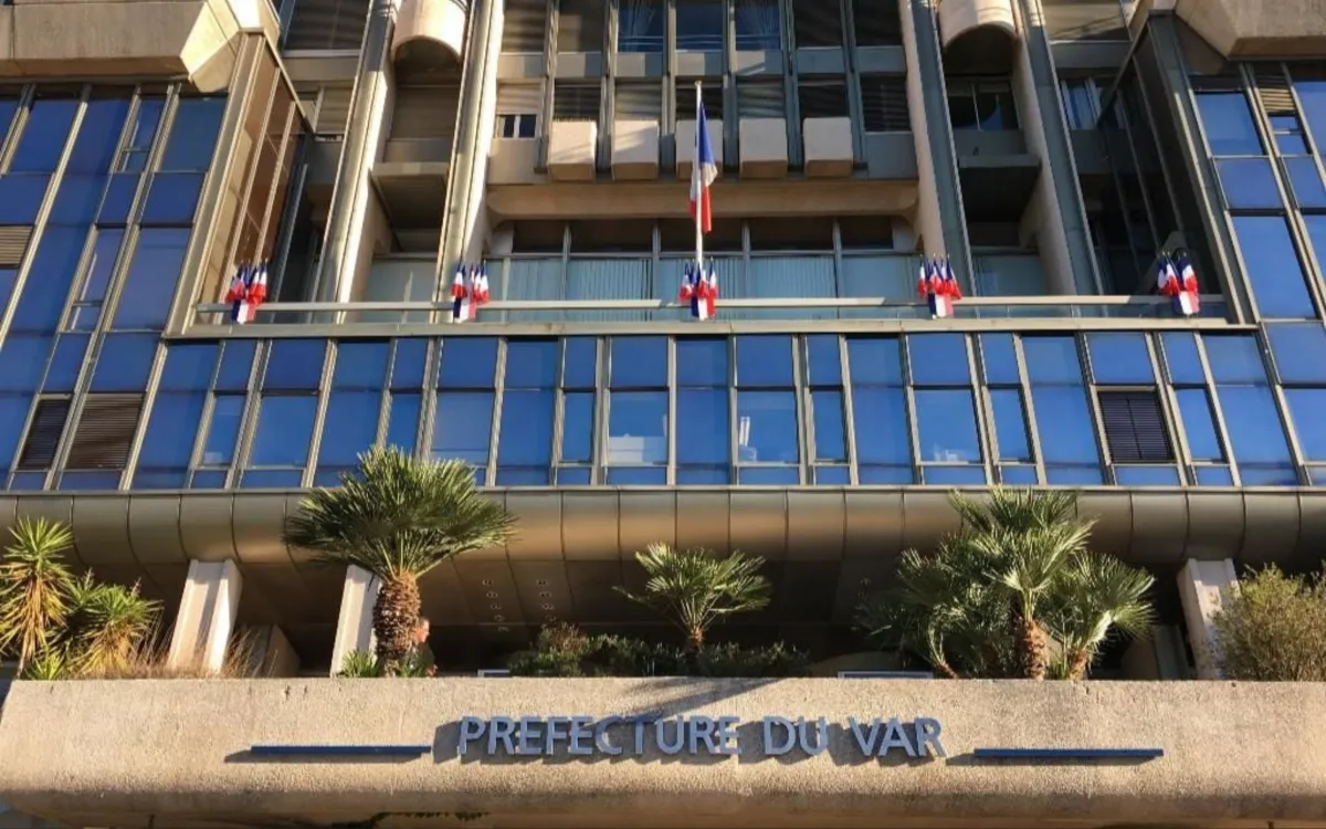 Tras 17 años en Francia, un marroquí recibe una OQTF por una denuncia de 2012 : interviene el juez