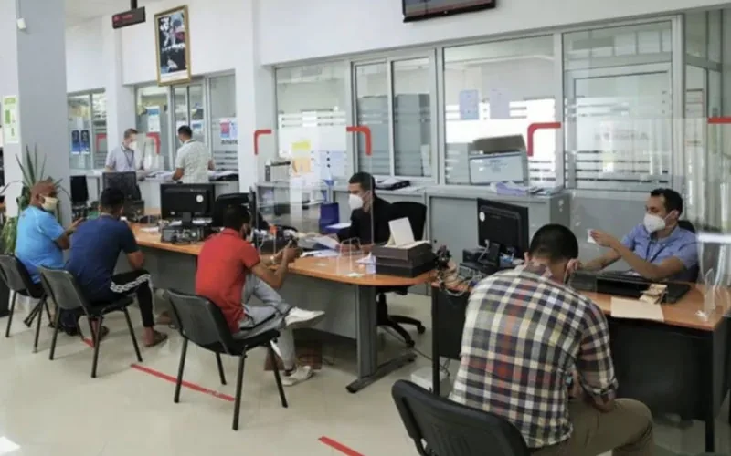 Acuerdo histórico : Funcionarios marroquíes logran aumento salarial de 1.000 dirhams