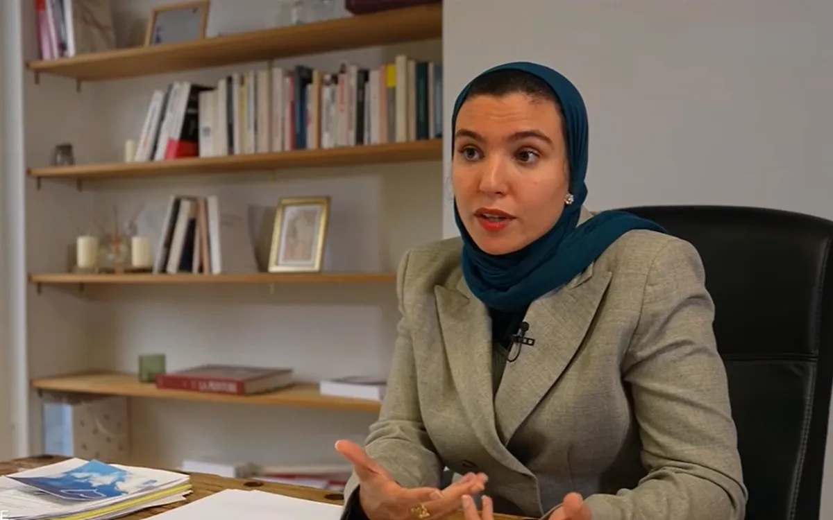 Acusada de Islamismo por su Velo en TF1, una Abogada Parisina Contraataca