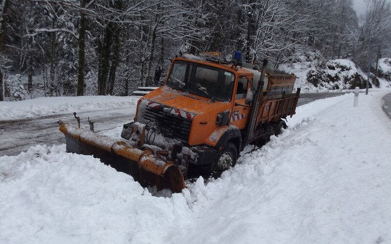 Alerta naranja en Marruecos : Fuertes nevadas y vientos de hasta 85 km/h azotan regiones montañosas