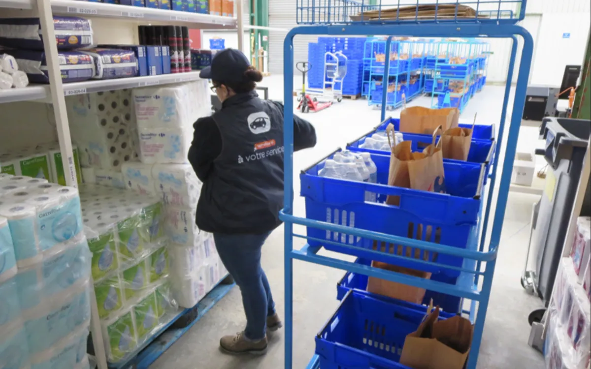 En Bruselas, una madre de origen marroquí enfrenta un presupuesto cada vez más ajustado