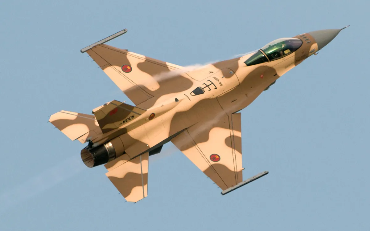 Cazas F-16 marroquíes contra Su-57 argelinos : la ventaja estratégica sigue estando del lado de Rabat