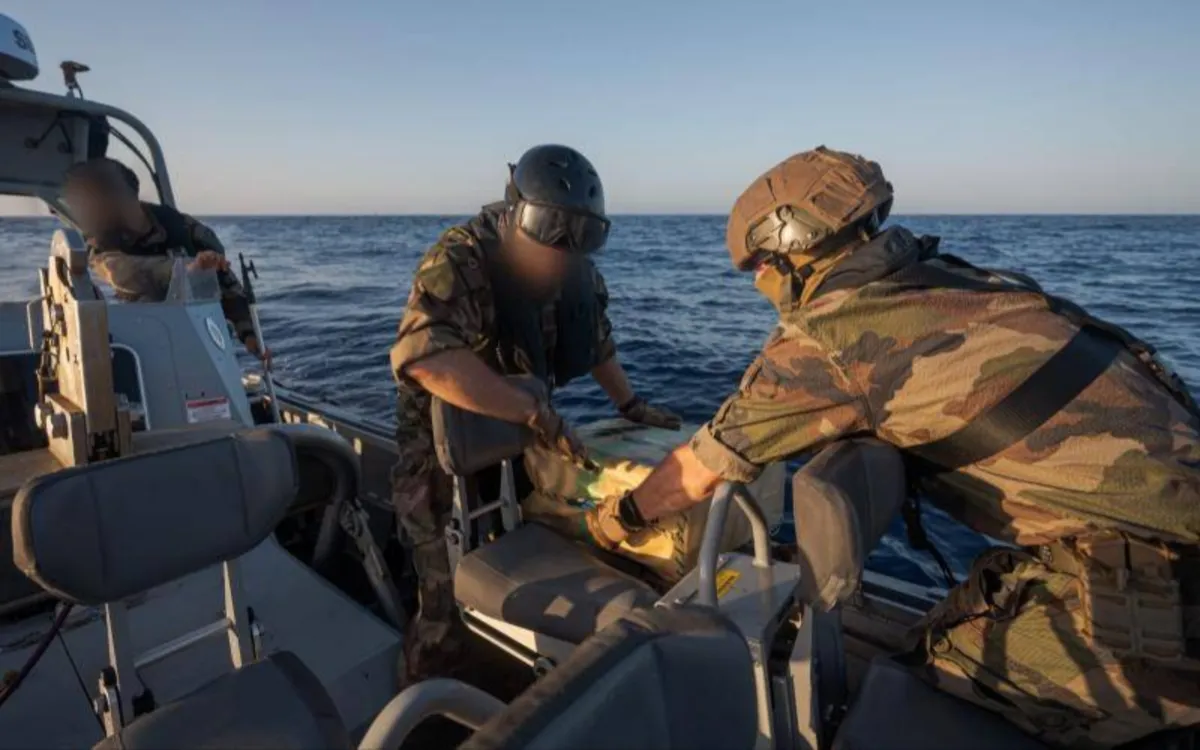 Cerca de Marruecos : lancha rápida escapa del ejército francés, pero no su cargamento