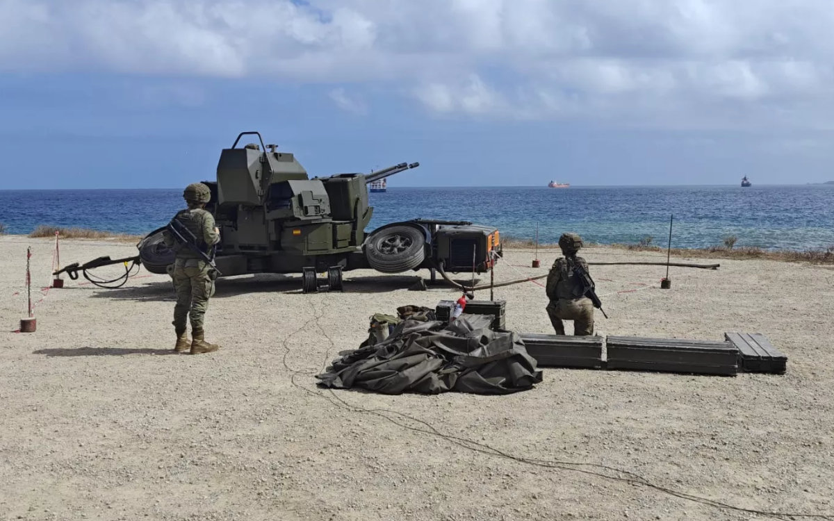 "Ceuta refuerza su escudo aéreo : Ejercicio DACE despliega potente arsenal antiaéreo"