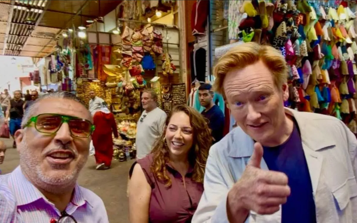 Conan O'Brien, Estrella de la Televisión Americana, de Vacaciones en Marrakech