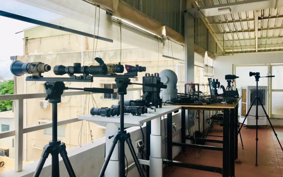 Drones, visión nocturna, adquisición de objetivos : un grupo indio confirma entregas a Marruecos