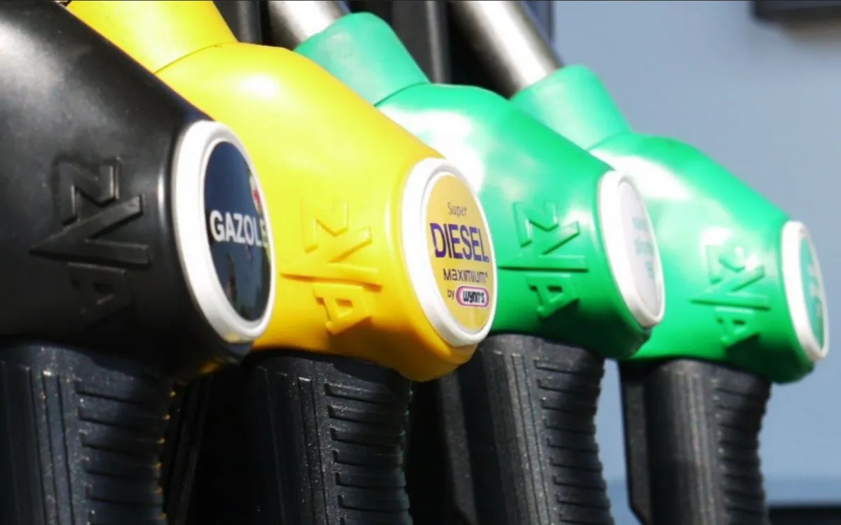 Duro golpe para los marroquíes : los precios del gasóleo y la gasolina vuelven a dispararse