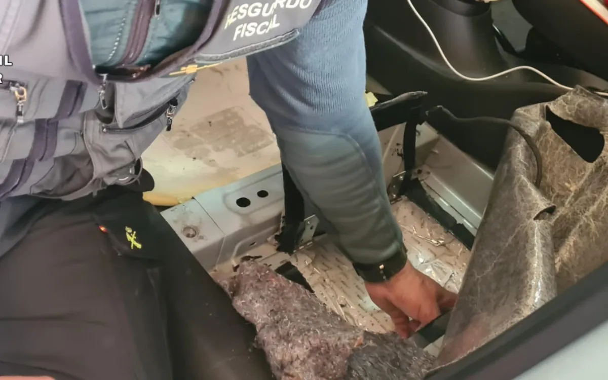 Entra a Marruecos en vehículo diplomático con 500 kg de tabaco