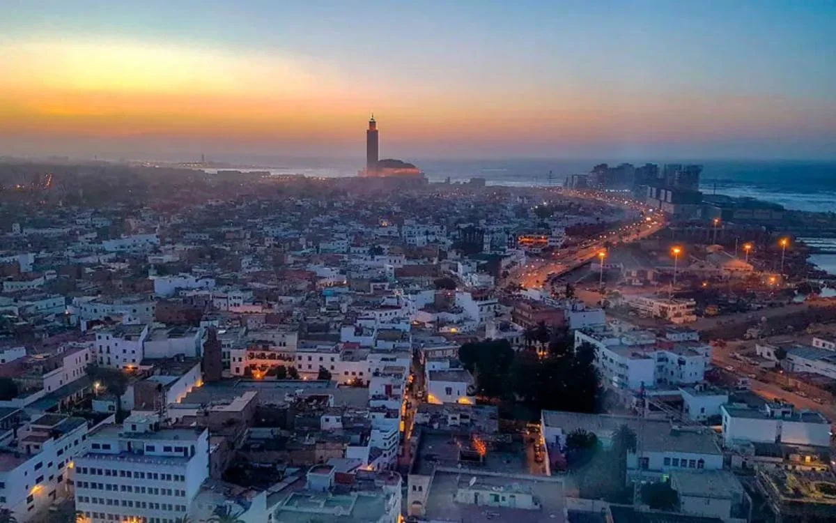 Polémica viral : Padres británicos dejan hijo en casa para vacacionar en Marruecos con bebé