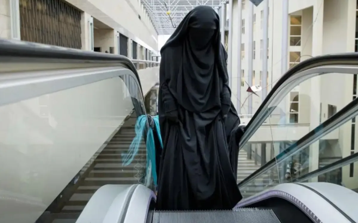 España : Hanan Serroukh denuncia el burka como una « herramienta de esclavitud »