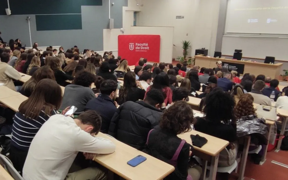 Este marroquí trabaja todo el verano para pagar sus estudios en Francia : ni 2.000 euros son ya suficientes
