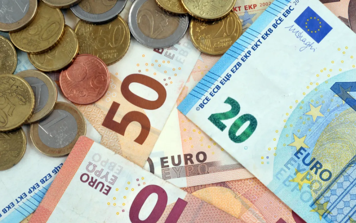 El euro retrocede frente al dirham, los MRE pierden en el cambio