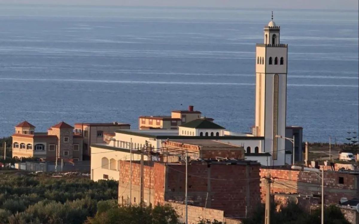 Expulsado de Francia, un marroquí mata a un imán durante la oración
