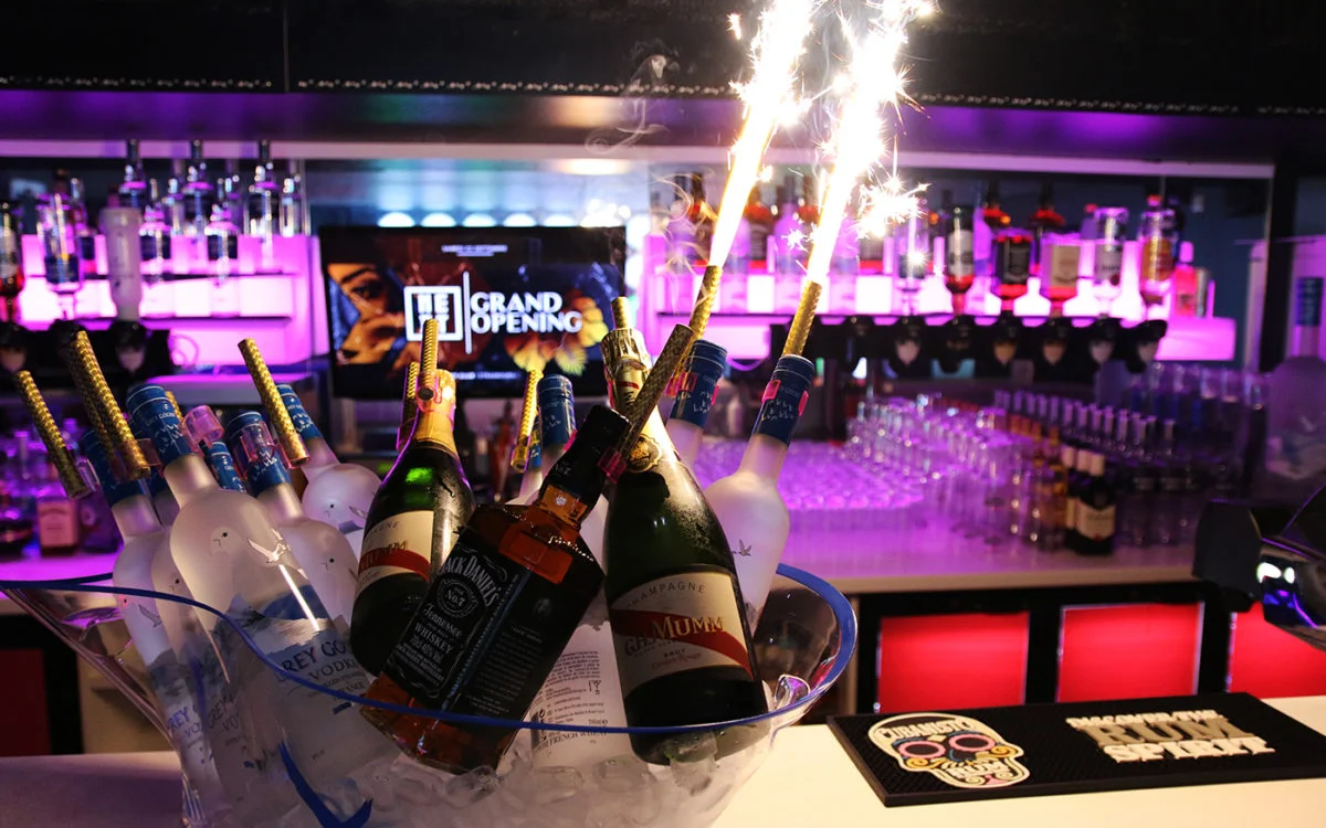Falso alcohol de lujo en las discotecas de Marrakech y Casablanca : una amplia investigación en curso