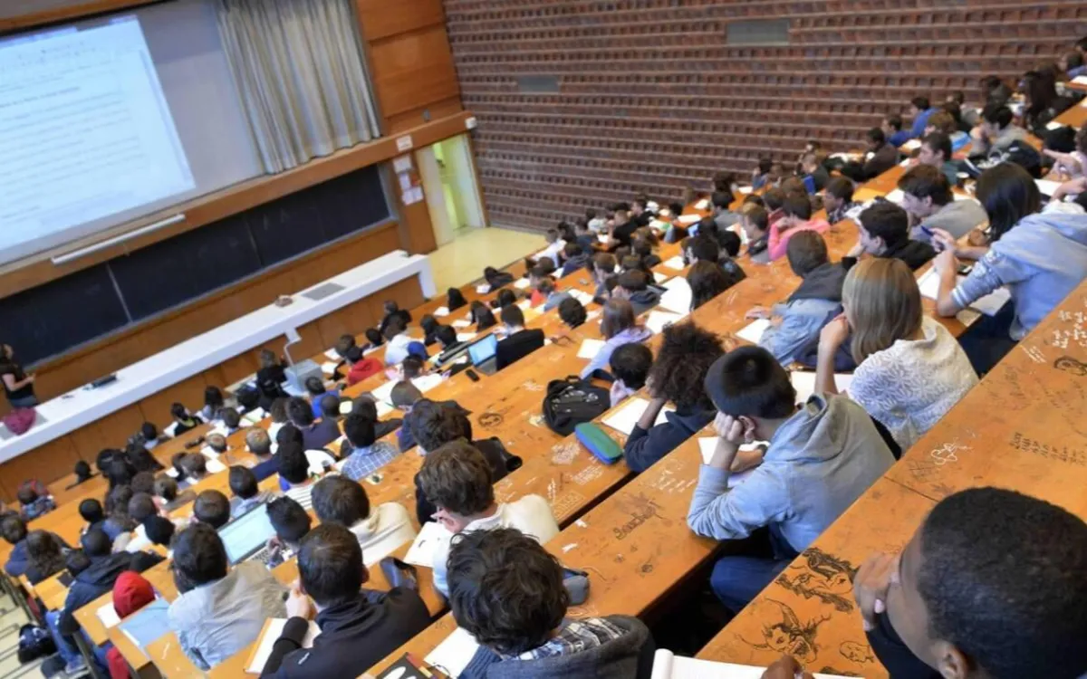 Francia cierra un poco más la puerta a los estudiantes extranjeros