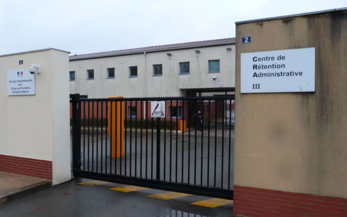 Francia libera a esta marroquí, madre de seis hijos… y luego reprograma su expulsión