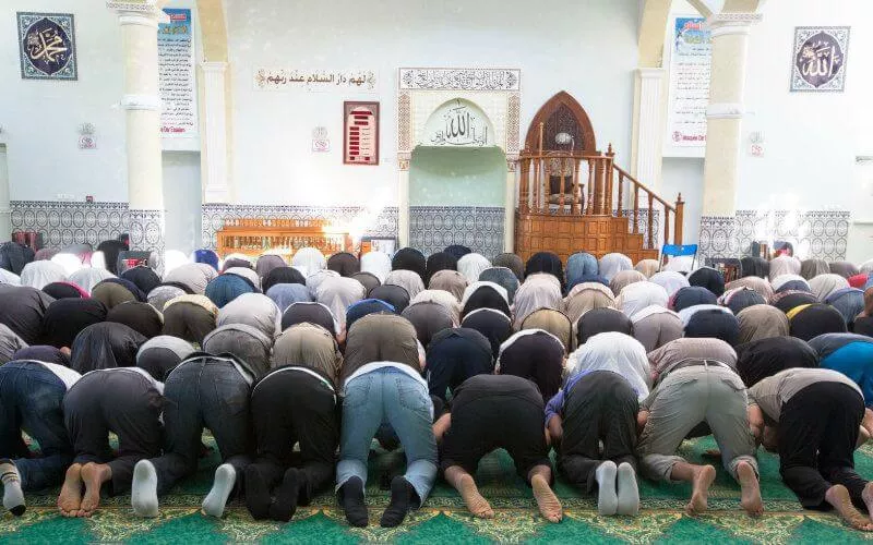 Francia en oración : La Gran Mezquita de París instaura súplica semanal por la nación