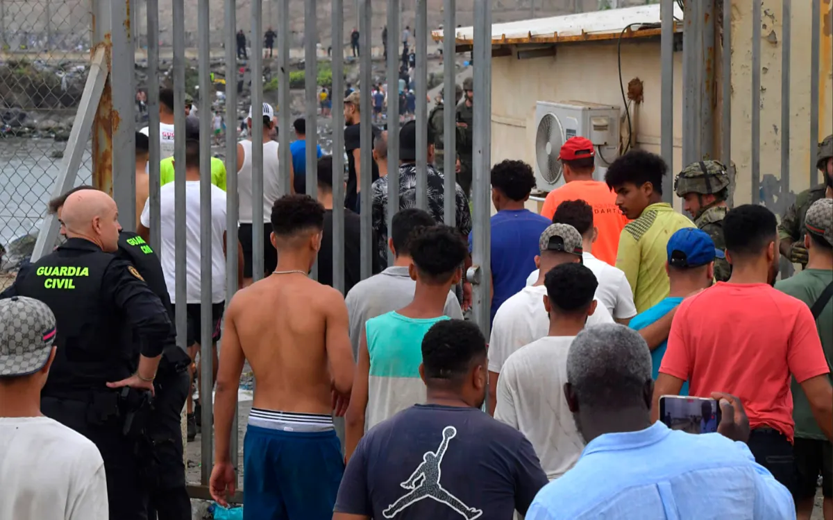 Ganaba 8.000 dirhams en Marruecos y acabó durmiendo en un callejón de Sebta