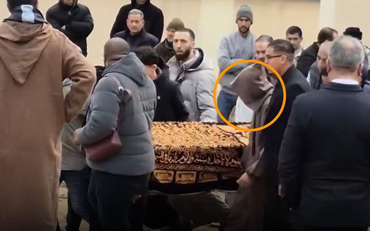 Hakim Ziyech, en lágrimas y con chilaba, enterró a su hermano en Marruecos