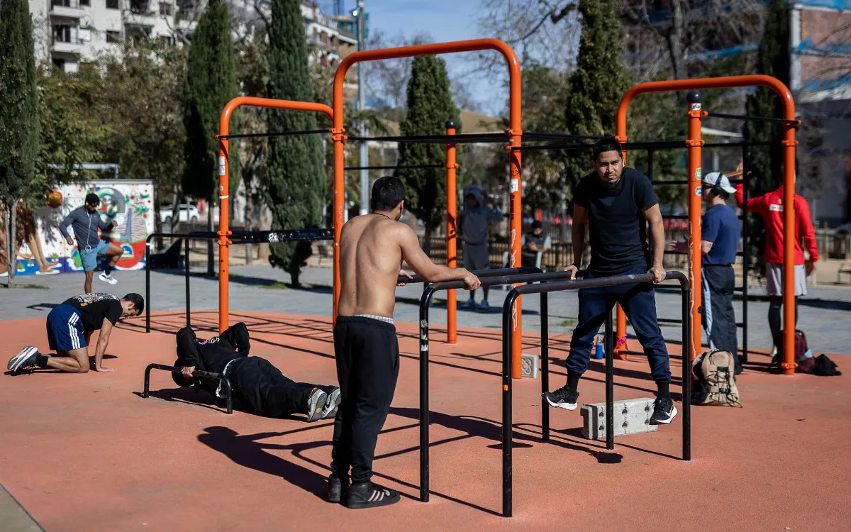 Hatim Azahri, el marroquí que transforma los barrios de Barcelona a través del deporte