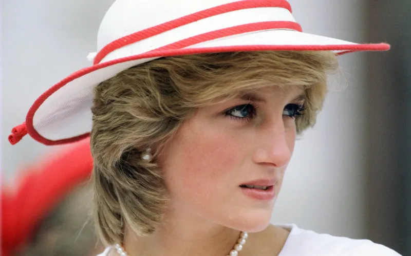 El icónico vestido de Lady Di en Florencia, a subasta : podría alcanzar los 200.000 dólares