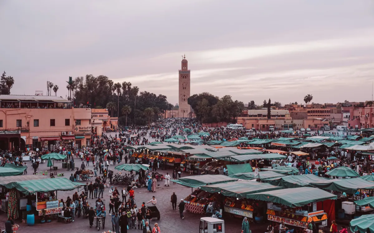 Jubilarse en Marrakech : ¡El sueño a "bajo precio" que puede convertirse en un abismo financiero !