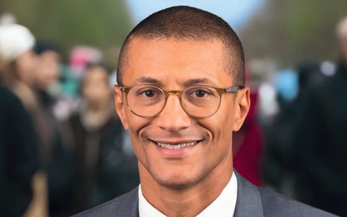 Karim Bouamrane, hijo de inmigrantes marroquíes, candidato a la presidencia francesa