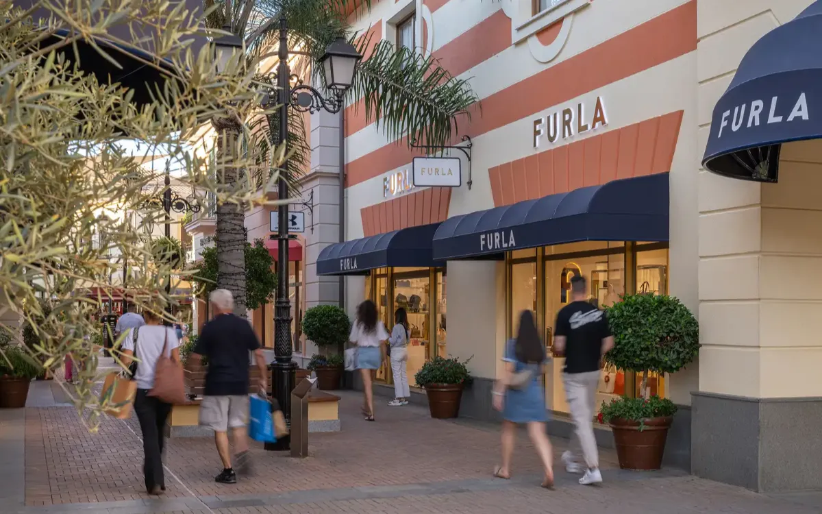 De Marbella a Málaga : la fiebre compradora de la clase media marroquí