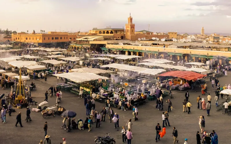 Marrakech : Caos y precios desorbitados ahuyentan turistas de la icónica plaza Jemaâ El-Fna