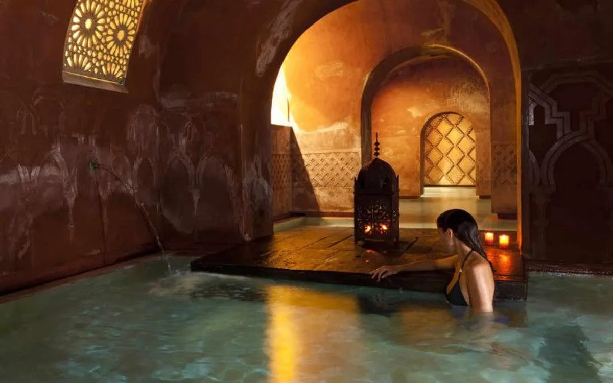 Marrakech : filmaba a clientas en un hammam