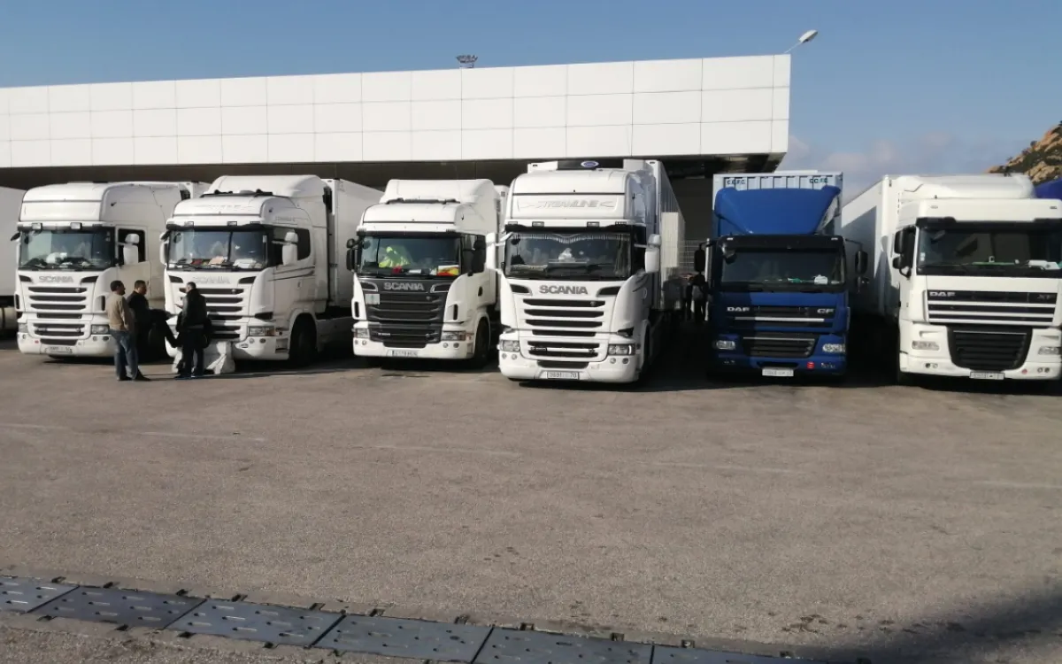 Marruecos ayuda a los transportistas con el combustible… y luego Hacienda se les echa encima