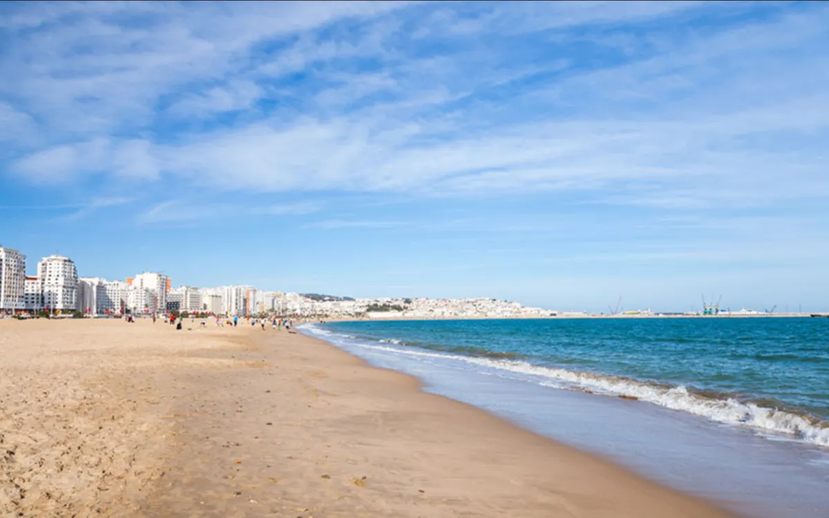 Marruecos Endurece el Control Contra los Estacionamientos Ilegales en Playas
