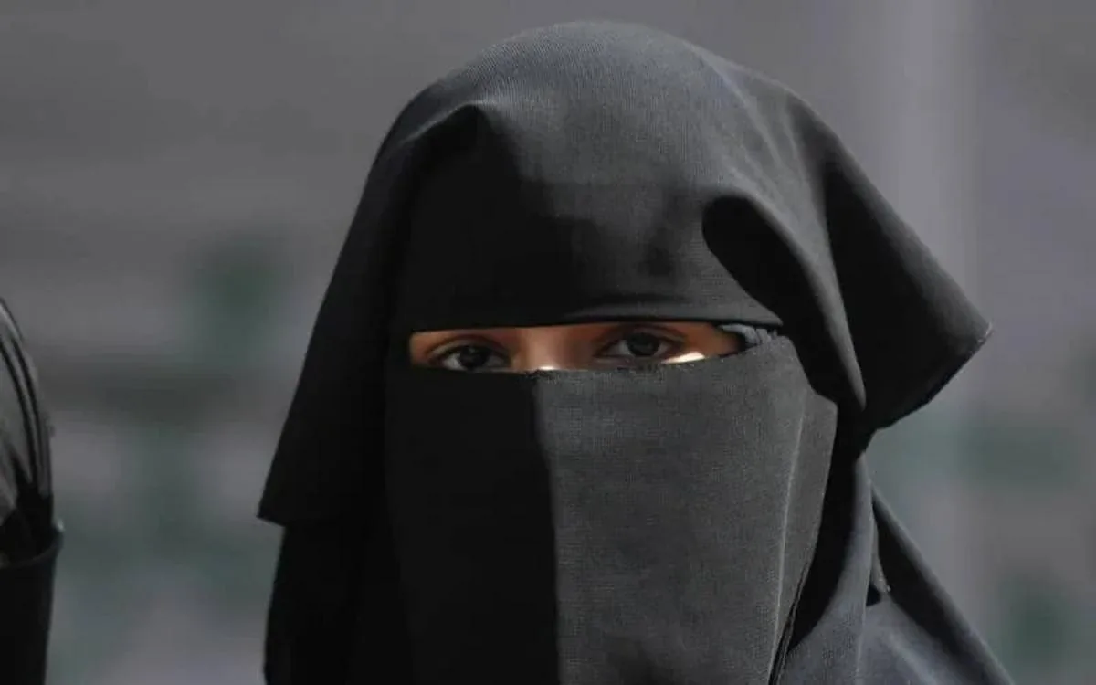 Marruecos : una estudiante de secundaria prohibida de asistir a clases por el niqab, el ministro interviene