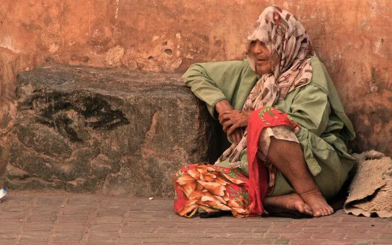 Marruecos : una mendiga arrestada con 110,000 dirhams en su poder