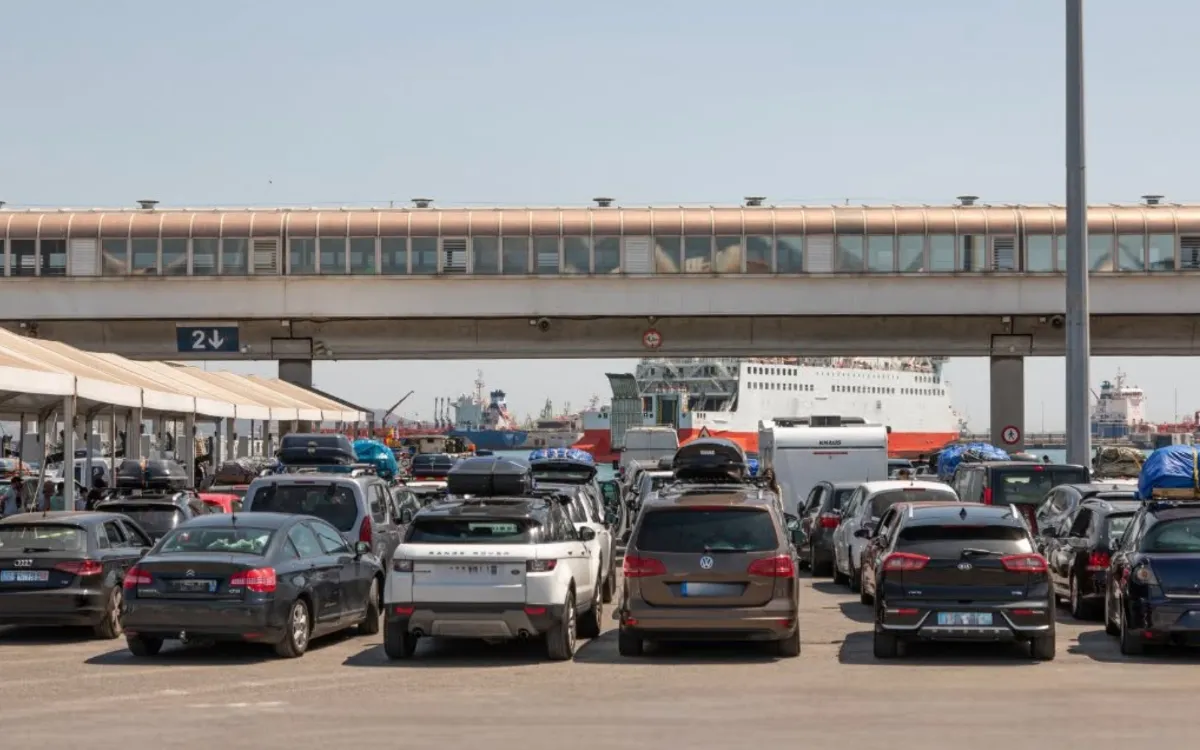 Marruecos quiere atender mejor a los marroquíes en el extranjero, pero se acusa a su administración de hacer lo contrario