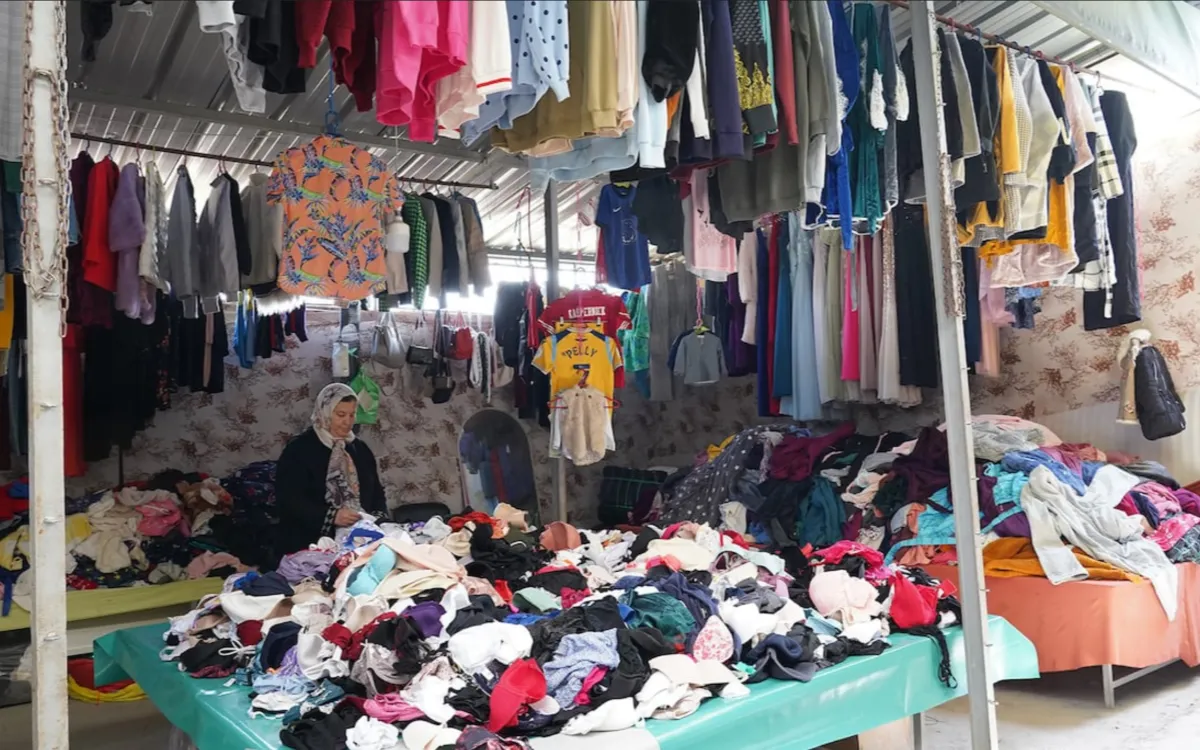 Marruecos : la tienda de ropa usada que ocultaba prendas nuevas