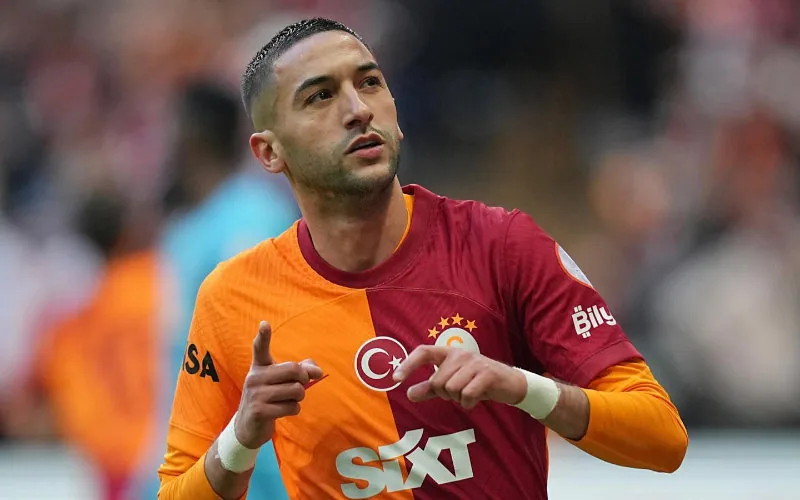 Mazraoui en la mira : Galatasaray busca reforzar su defensa con otra estrella marroquí