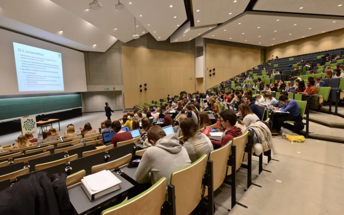Ni siquiera 3.000 € netos bastan ya para avalar a un estudiante marroquí en Bélgica