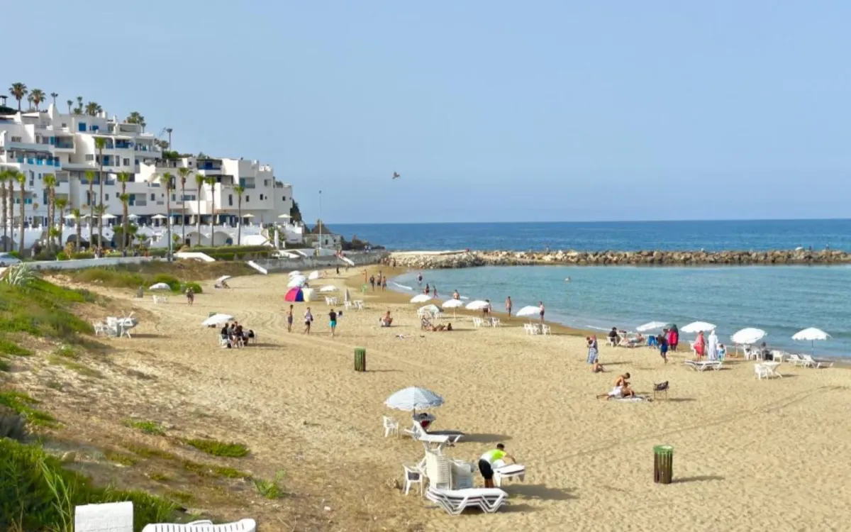 En el norte de Marruecos, playas privatizadas, visitantes furiosos