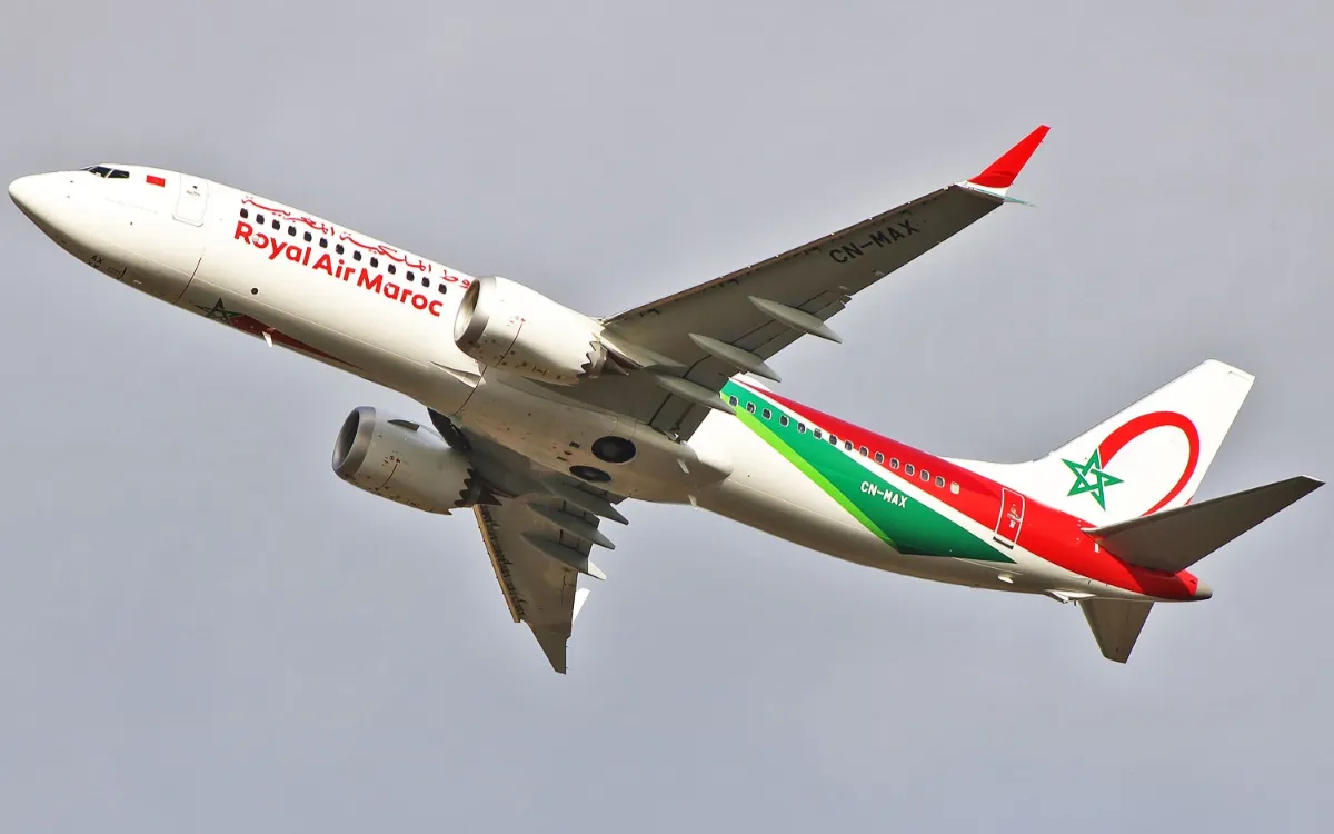 Obras en Orly : los aviones de Royal Air Maroc vuelan tan bajo que se distingue su logotipo