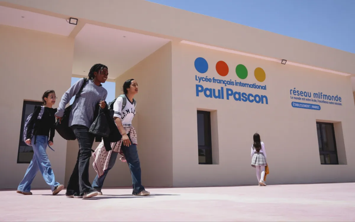 La paradoja de la enseñanza francesa : Una red de excelencia que sobrevive gravando a los padres