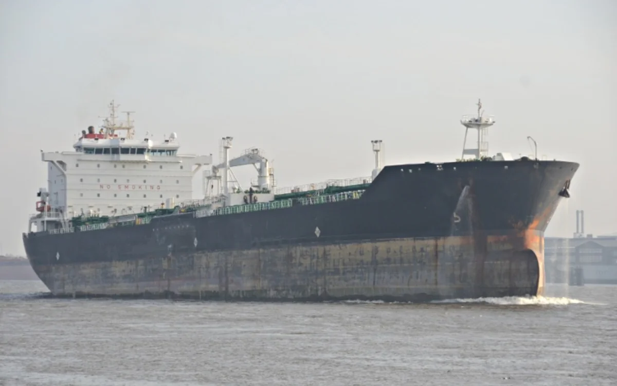 Pétrolier ruso varado en Tánger : la última operación para evitar un derrame de petróleo