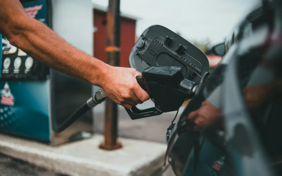 Precios de carburantes en Marruecos : una fuerte caída esperada en la gasolinera