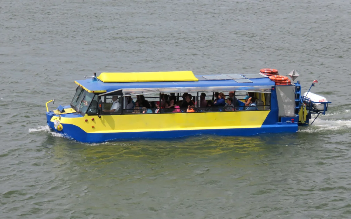 Rabat : un frein pour le projet inédit de bus amphibies sur le Bouregreg