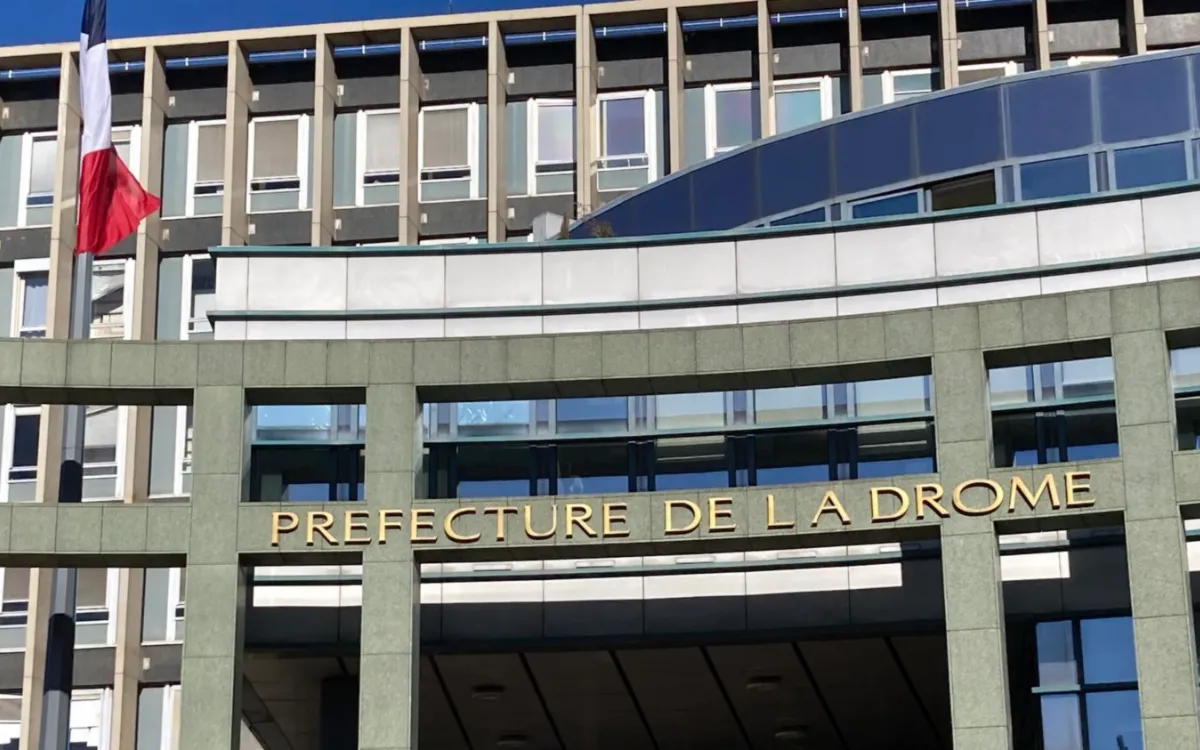 Sin respuesta de la prefectura de Drôme, un marroquí pierde su escuela de ingeniería, su formación en alternancia y su vivienda