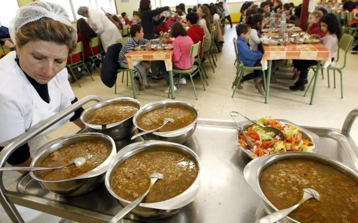Revolución en los comedores escolares de Ceuta : Adiós al cerdo, bienvenida la carne halal