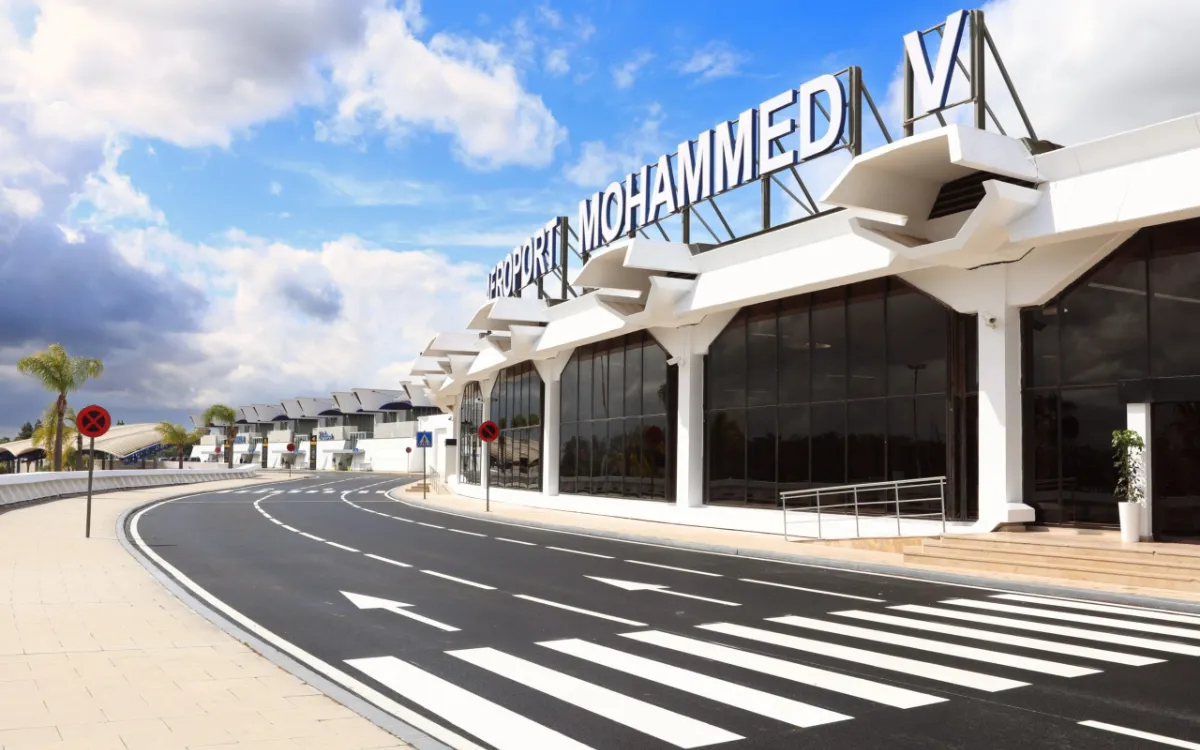 Roba Teléfonos en el Aeropuerto de Casablanca para Financiar una Celebración Familiar