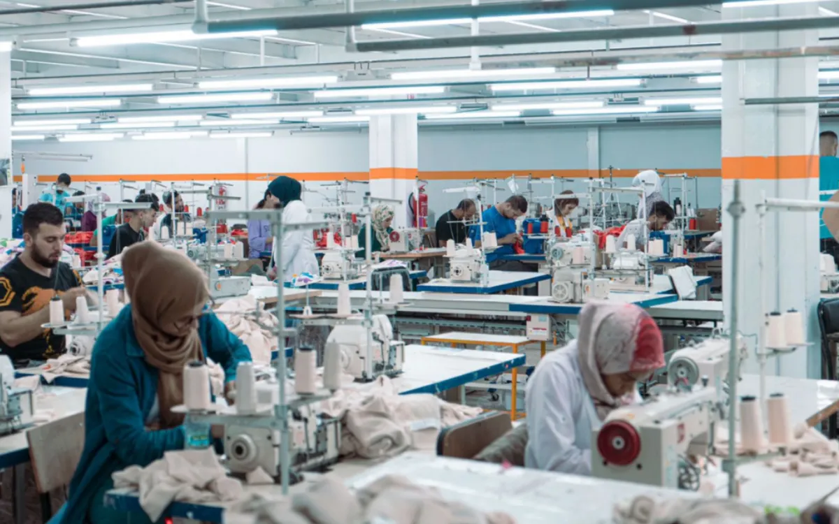 En el sector textil, un trabajador cuesta cuatro veces más en Marruecos que en Egipto