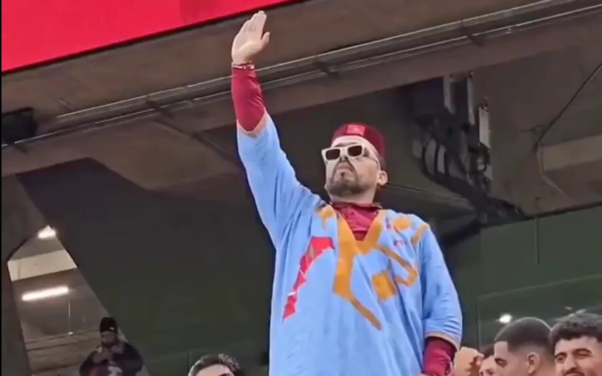 Un seguidor marroquí en el Mundial irrita a la prensa española